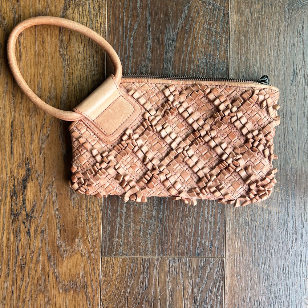 Hobo Woven Sable Wristlet Clutch, color seashell
